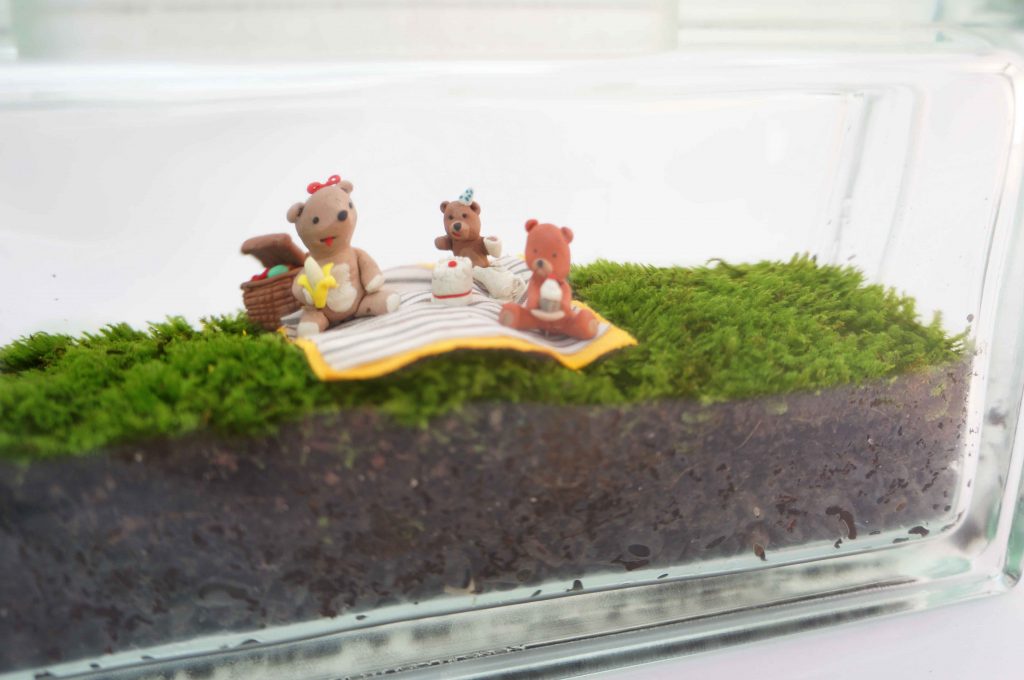 Moss terrarium glass block with teddy bear picnic